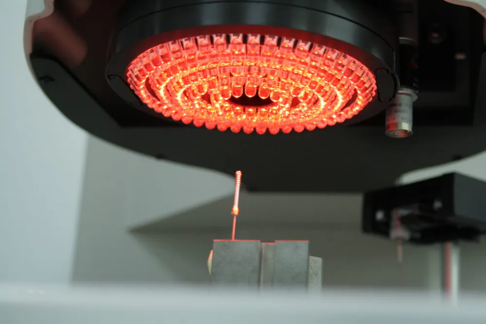 Ring light of an optical measuring station above a part
