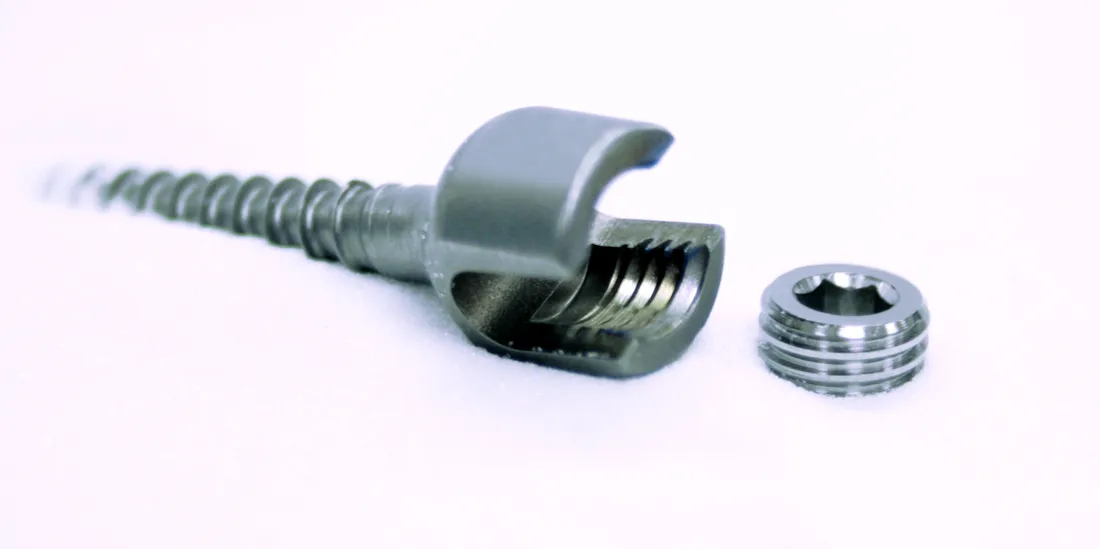 Machined polyaxial pedicle screw and set screw resting on finishing media